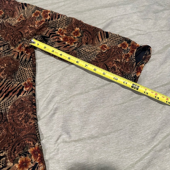 Elegant Brown Patterned Blouse - Picture 5 of 6